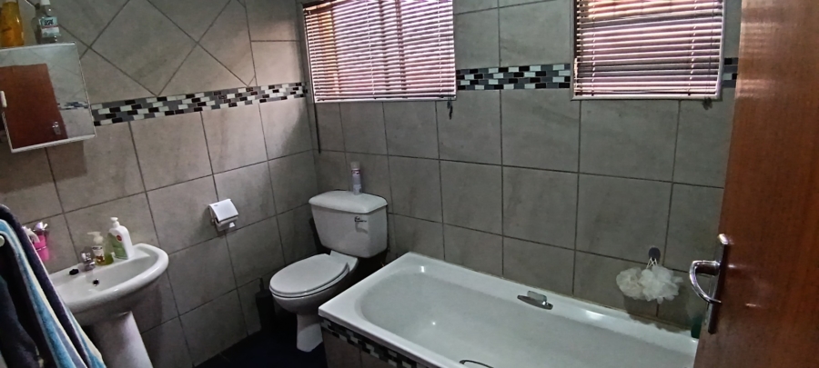 3 Bedroom Property for Sale in Lourenspark North West